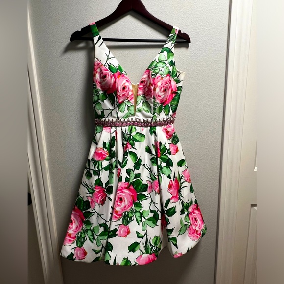 Sherri Hill Dresses & Skirts - Sherri Hill White Cocktail Dress Size 2